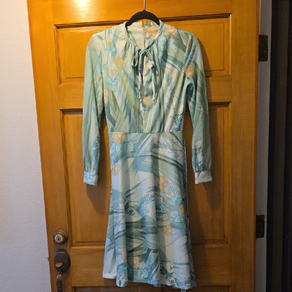 Vintage 70's Watercolor Floral Green Long Sleeve Dress